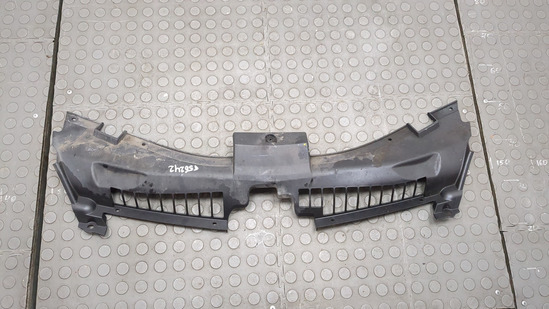 Кожух замка капота