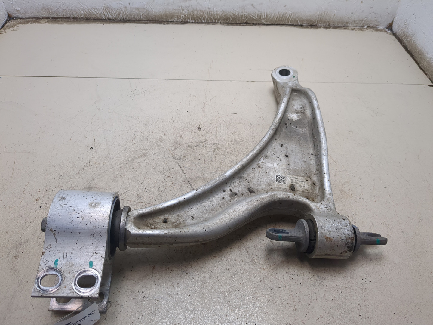 Рычаг передний левый