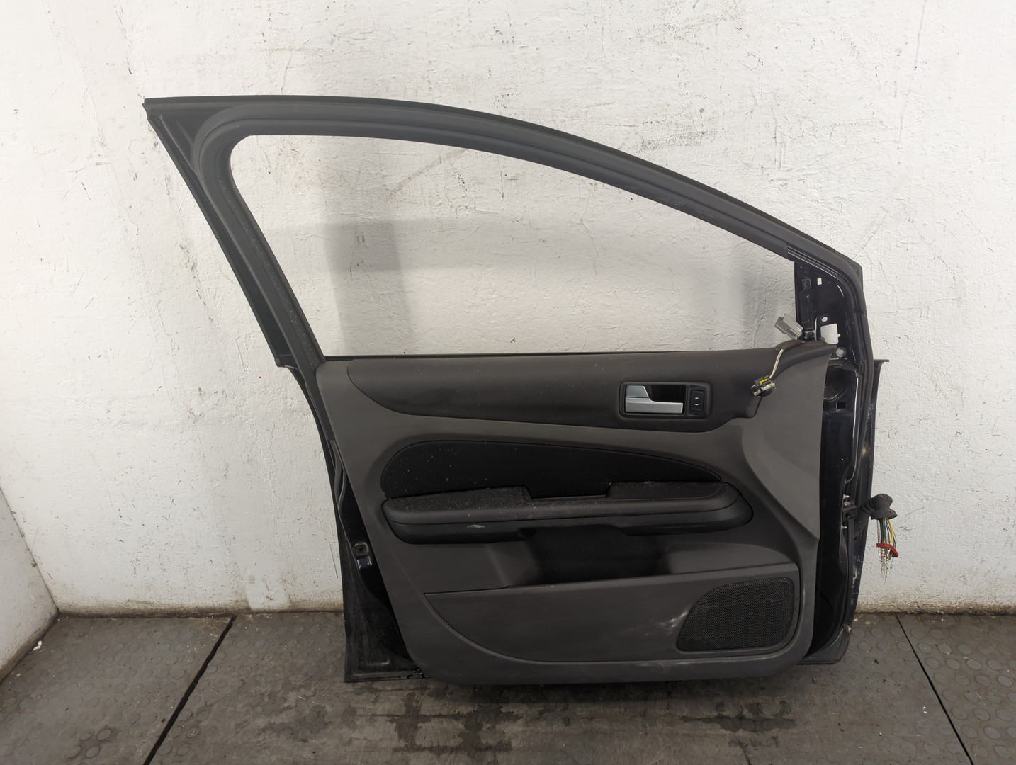 Дверь передняя левая