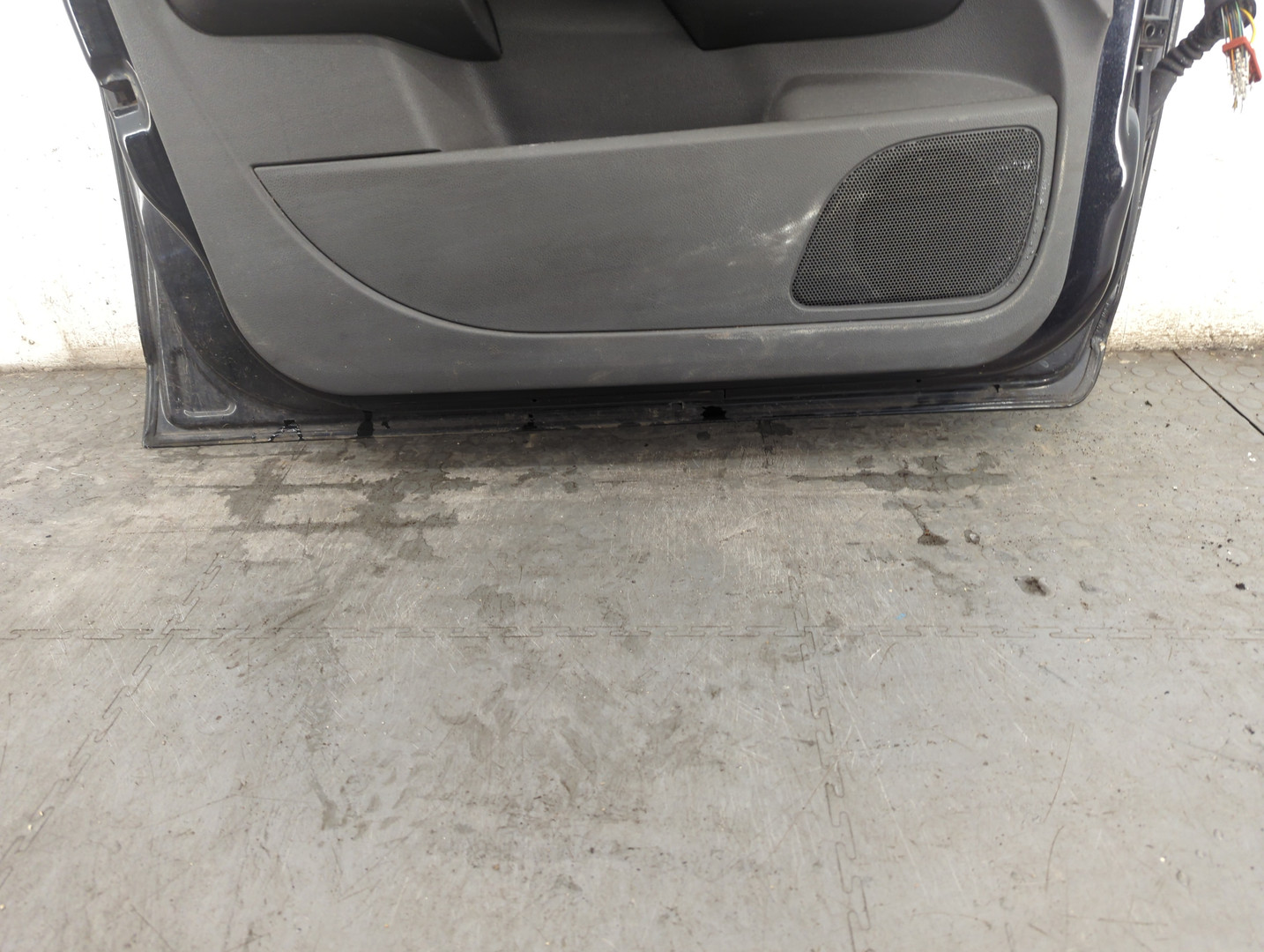 Дверь передняя левая