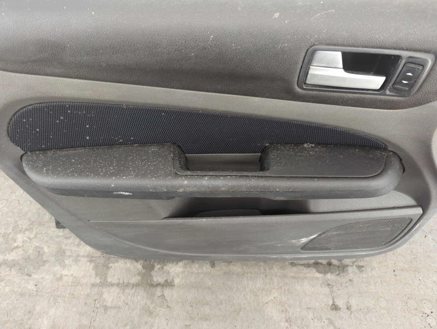 Дверь передняя левая