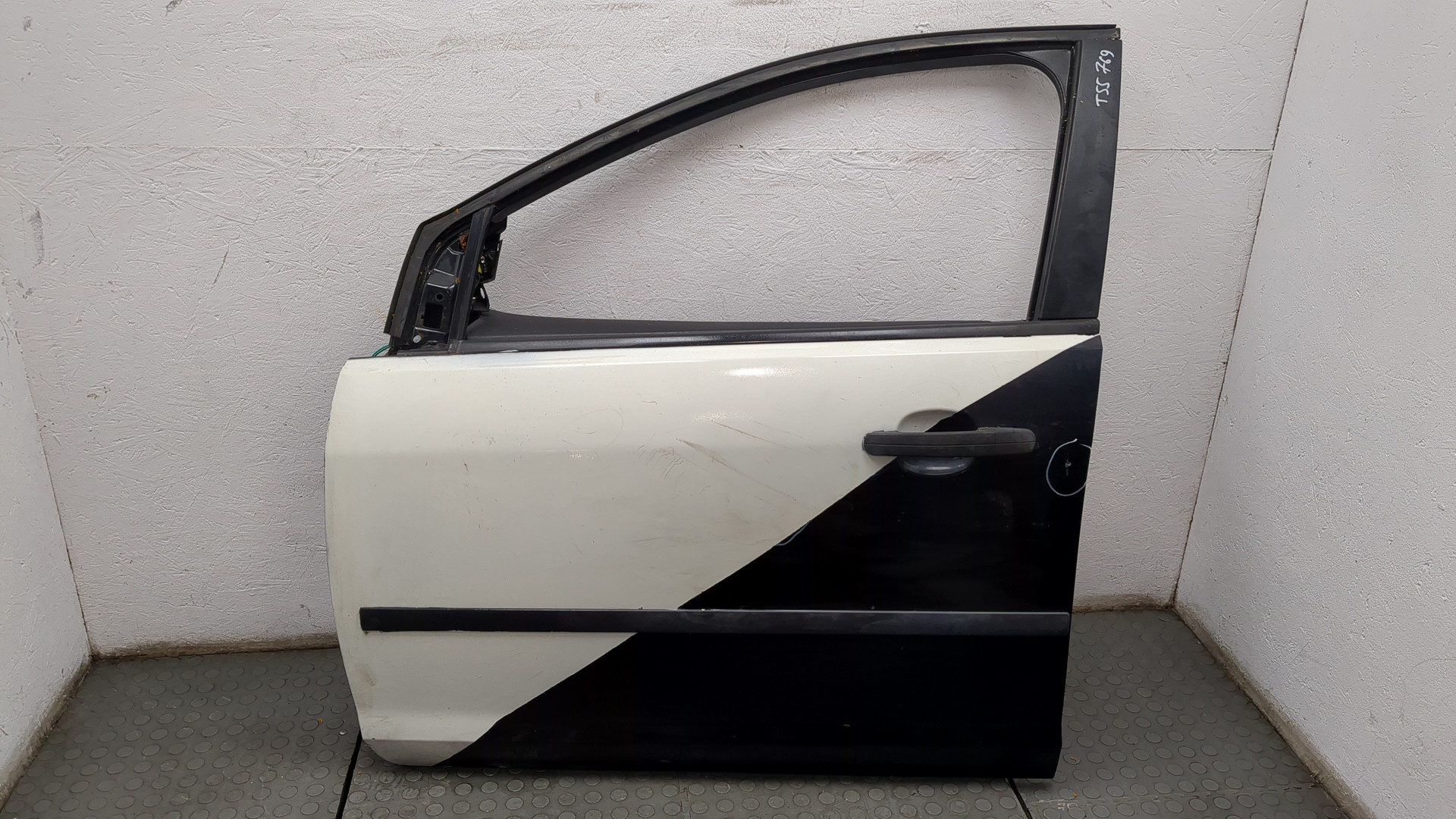 Дверь передняя левая
