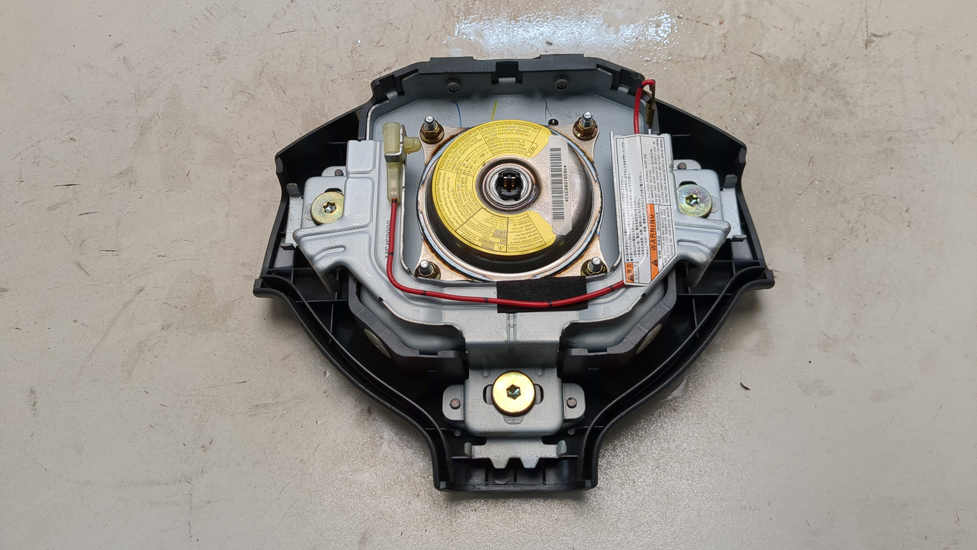 Подушка безопасности в рулевое колесо