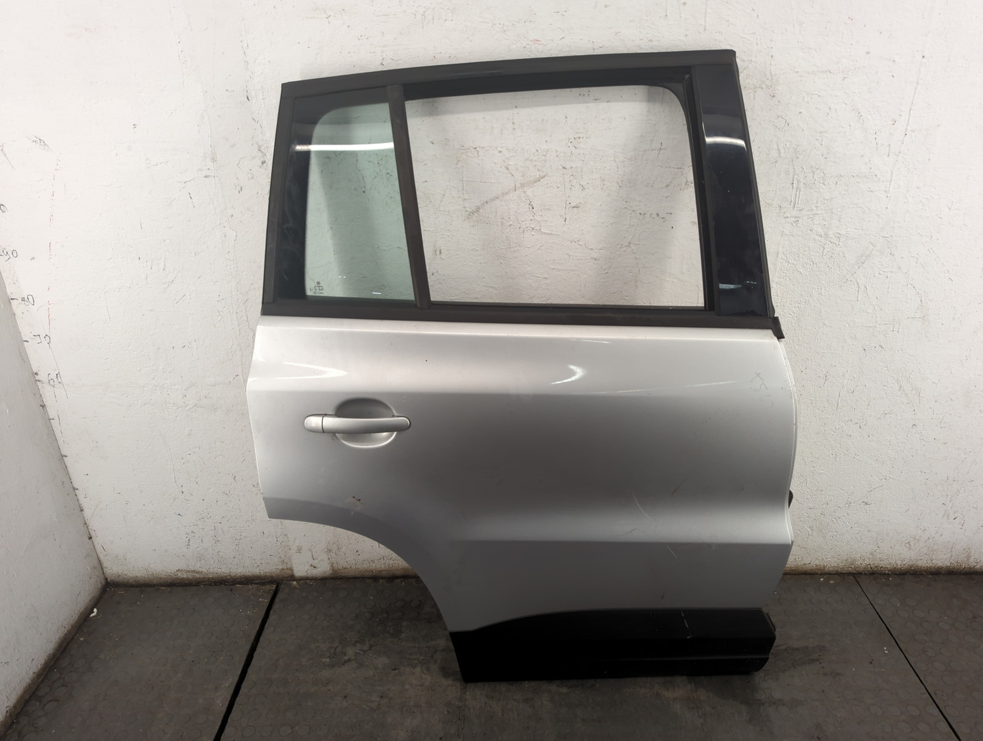 Дверь задняя правая