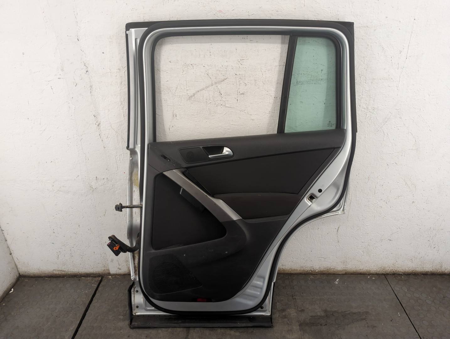 Дверь задняя правая