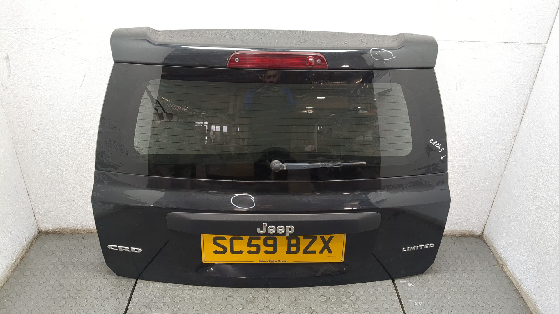 Дверь багажника