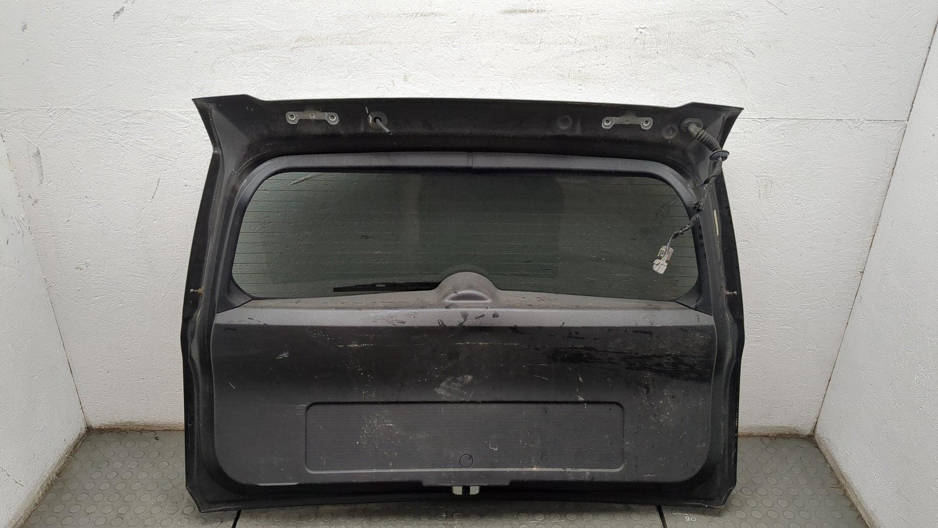 Дверь багажника