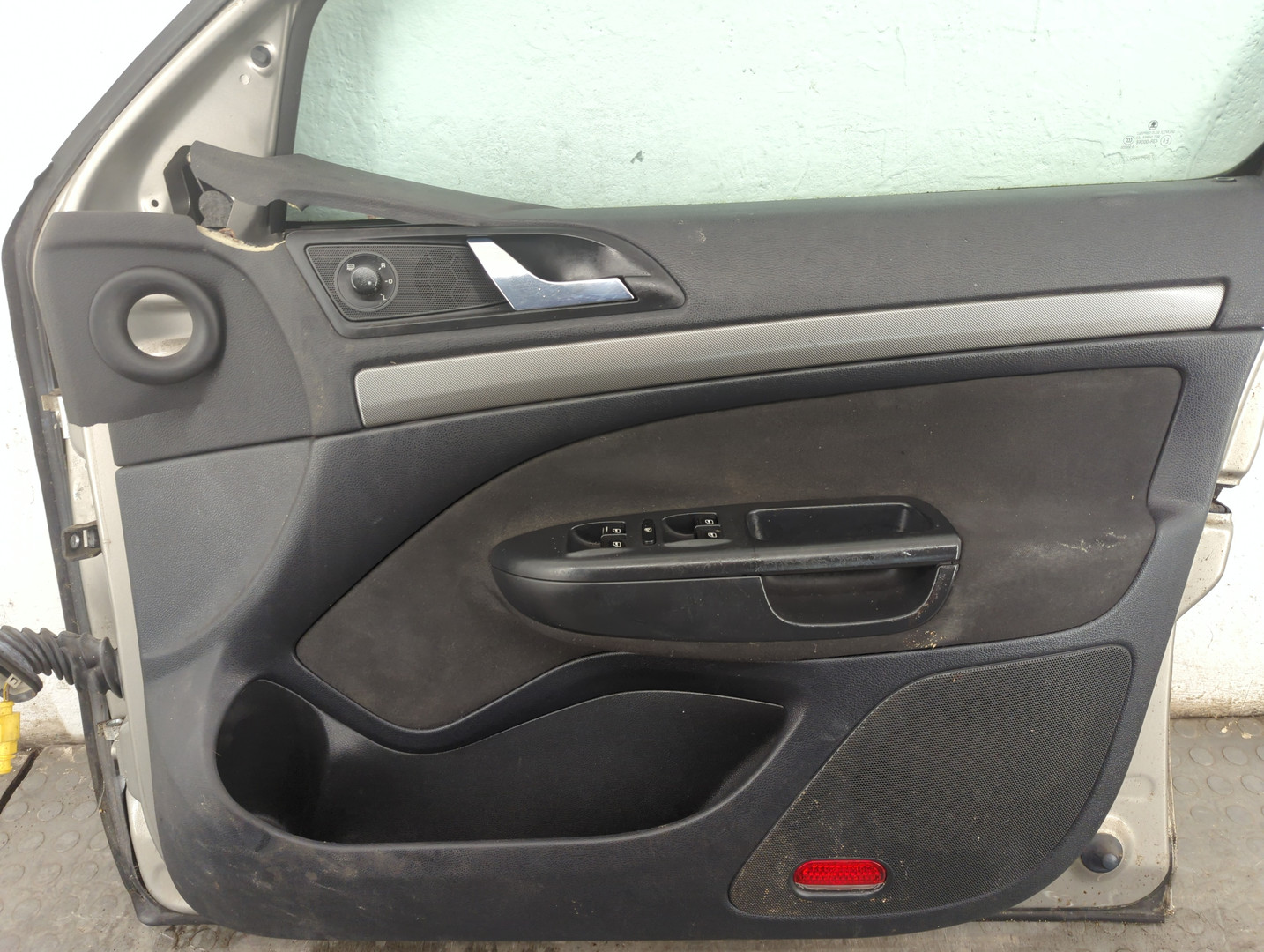 Дверь передняя правая