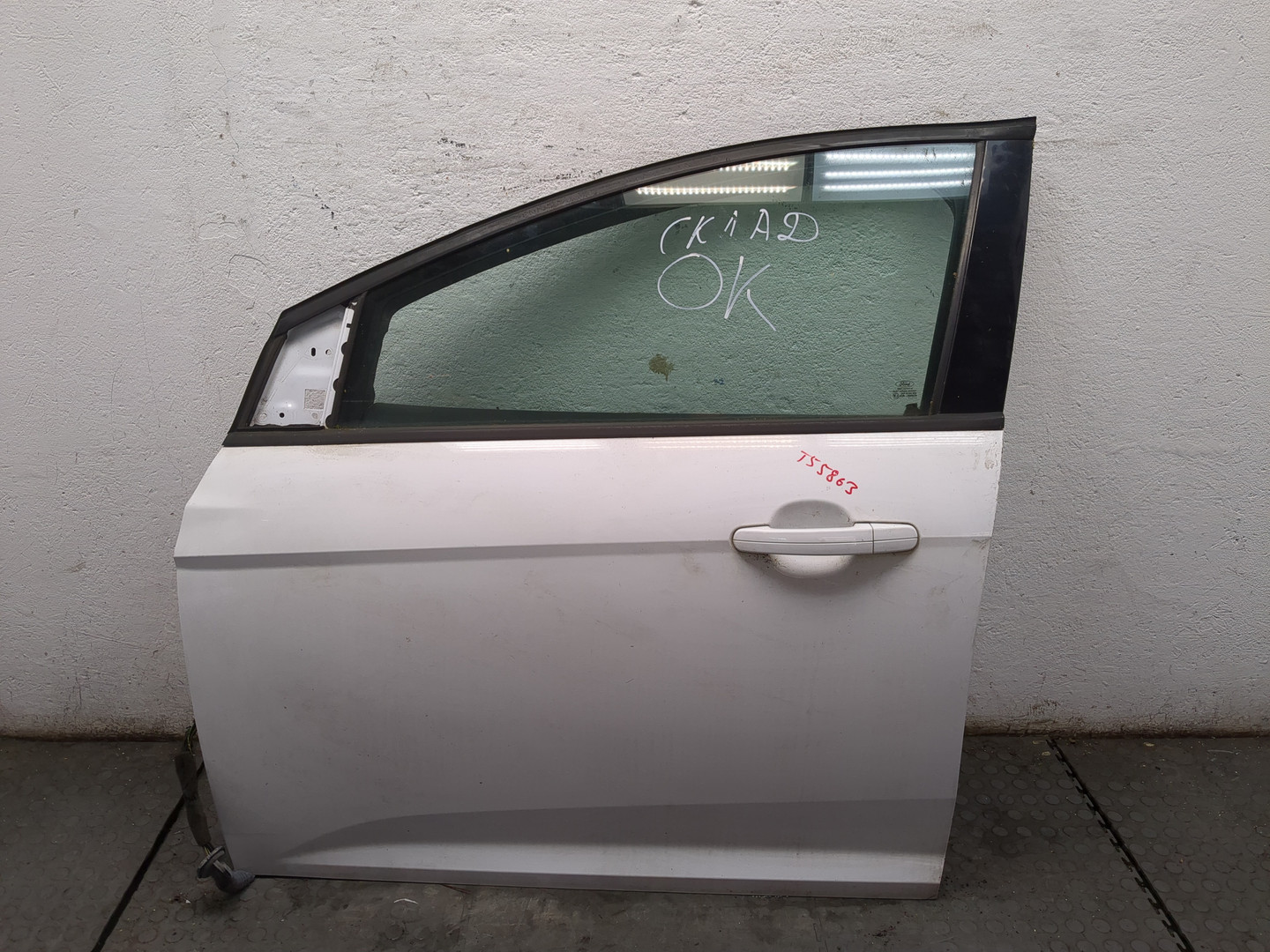 Дверь передняя левая