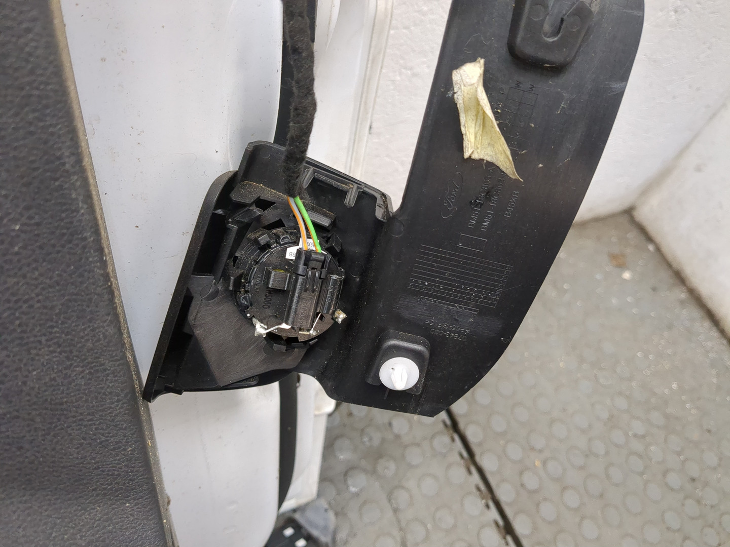 Дверь передняя левая