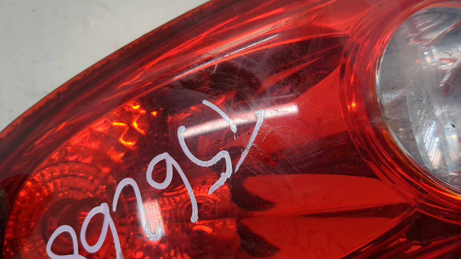 Фонарь задний левый