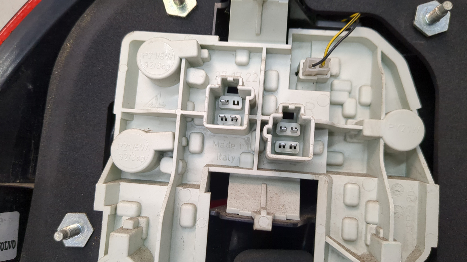 Фонарь задний правый