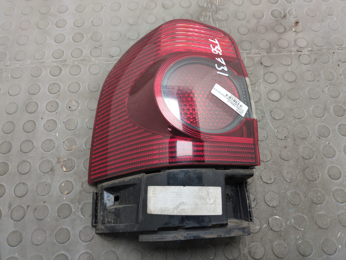 Фонарь задний правый