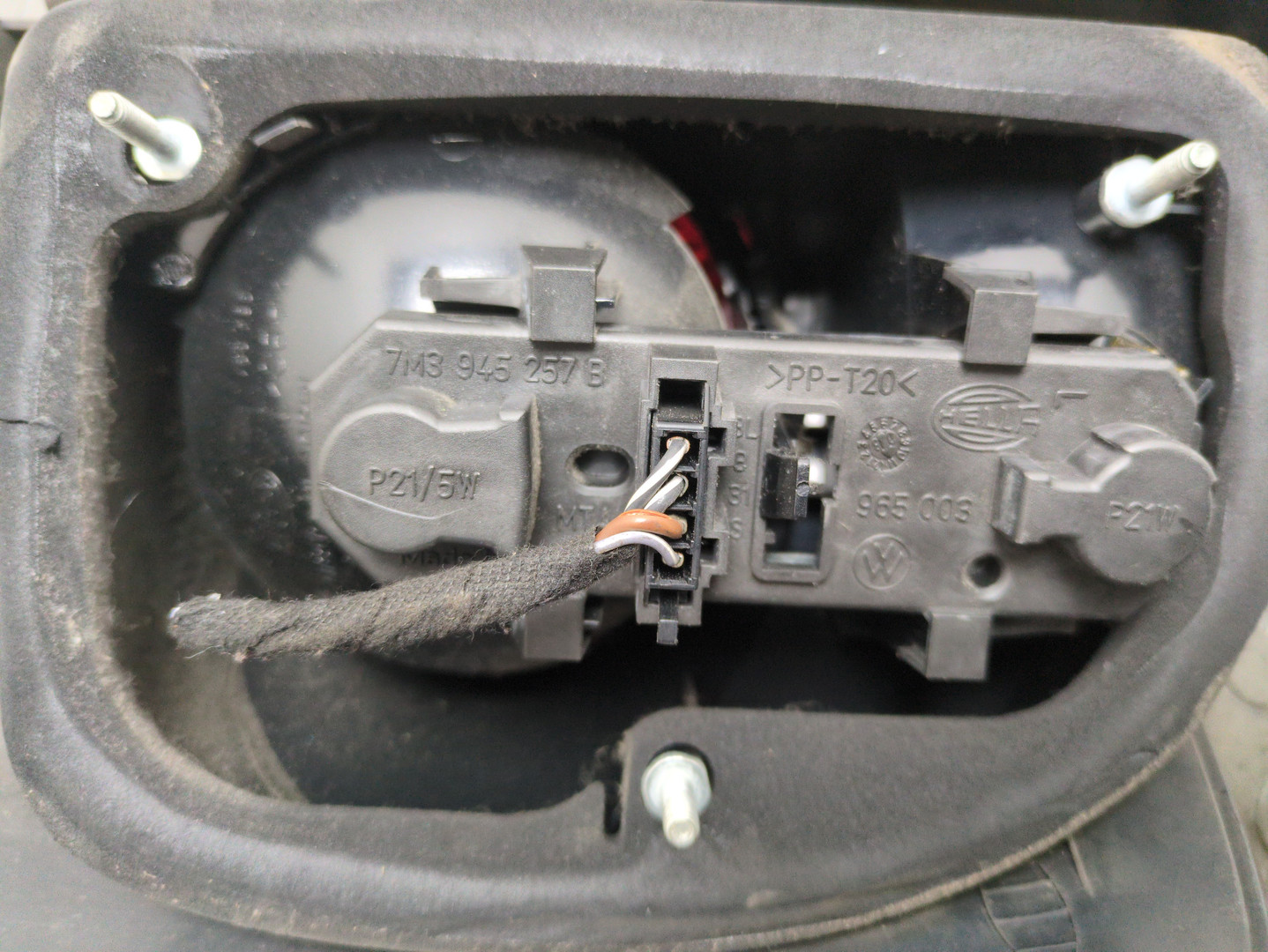 Фонарь задний правый