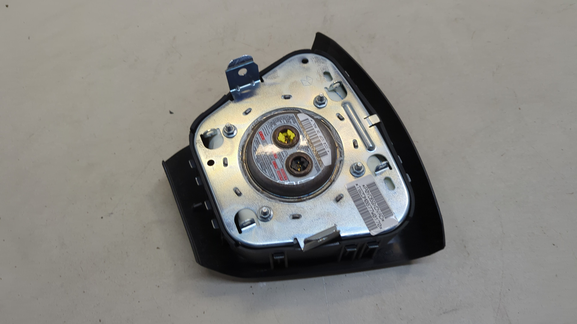 Подушка безопасности в рулевое колесо