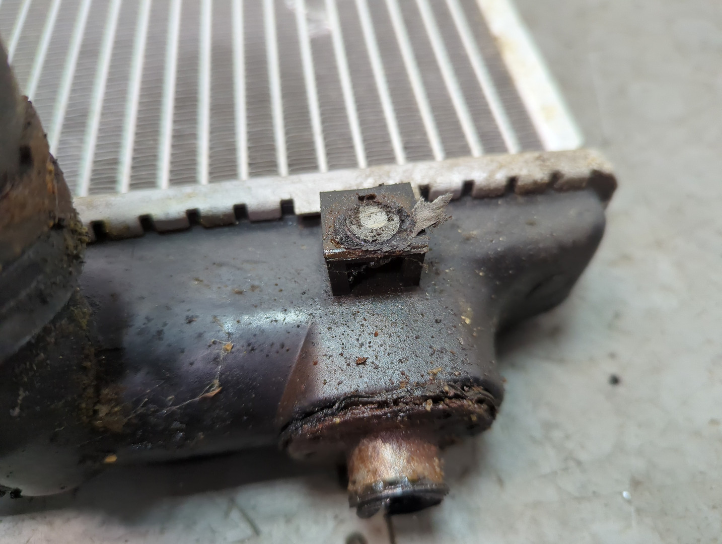 Радиатор охлаждения двигателя основной