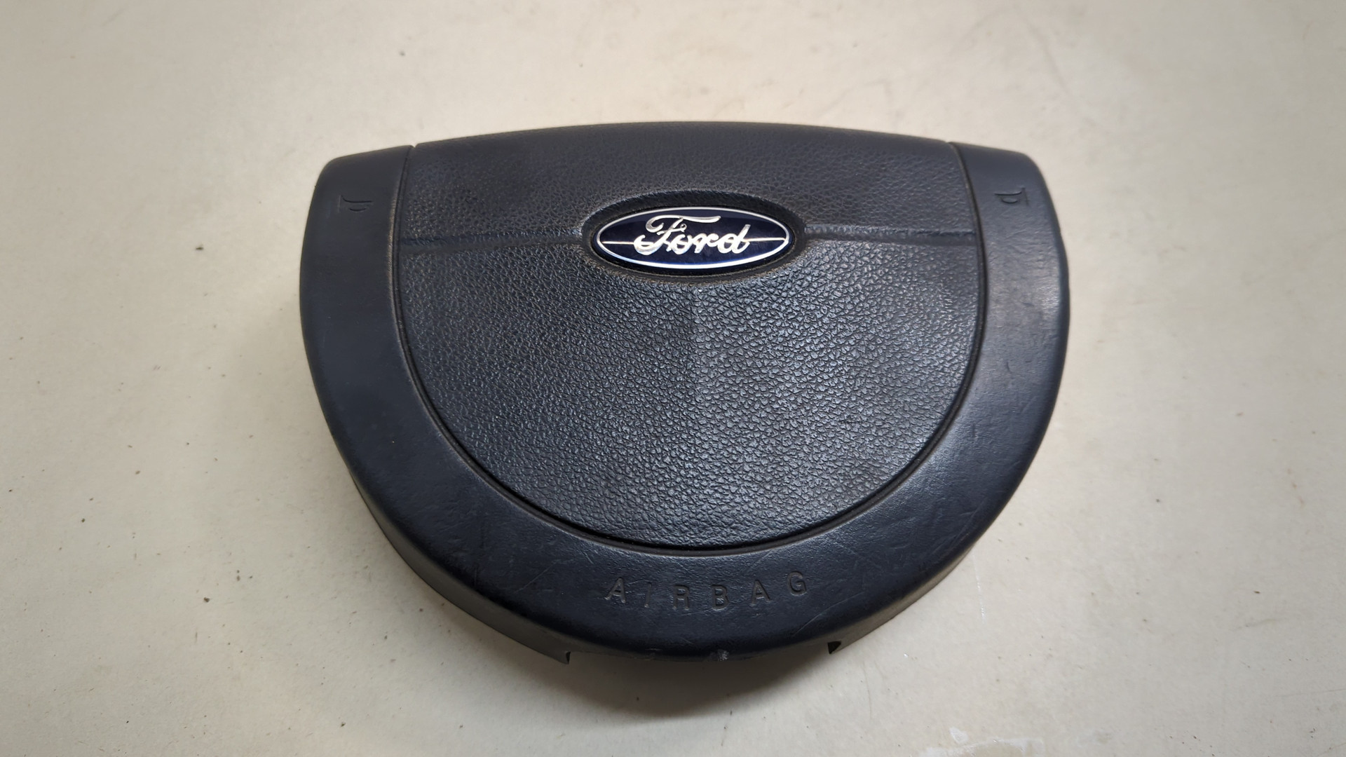 Подушка безопасности в рулевое колесо