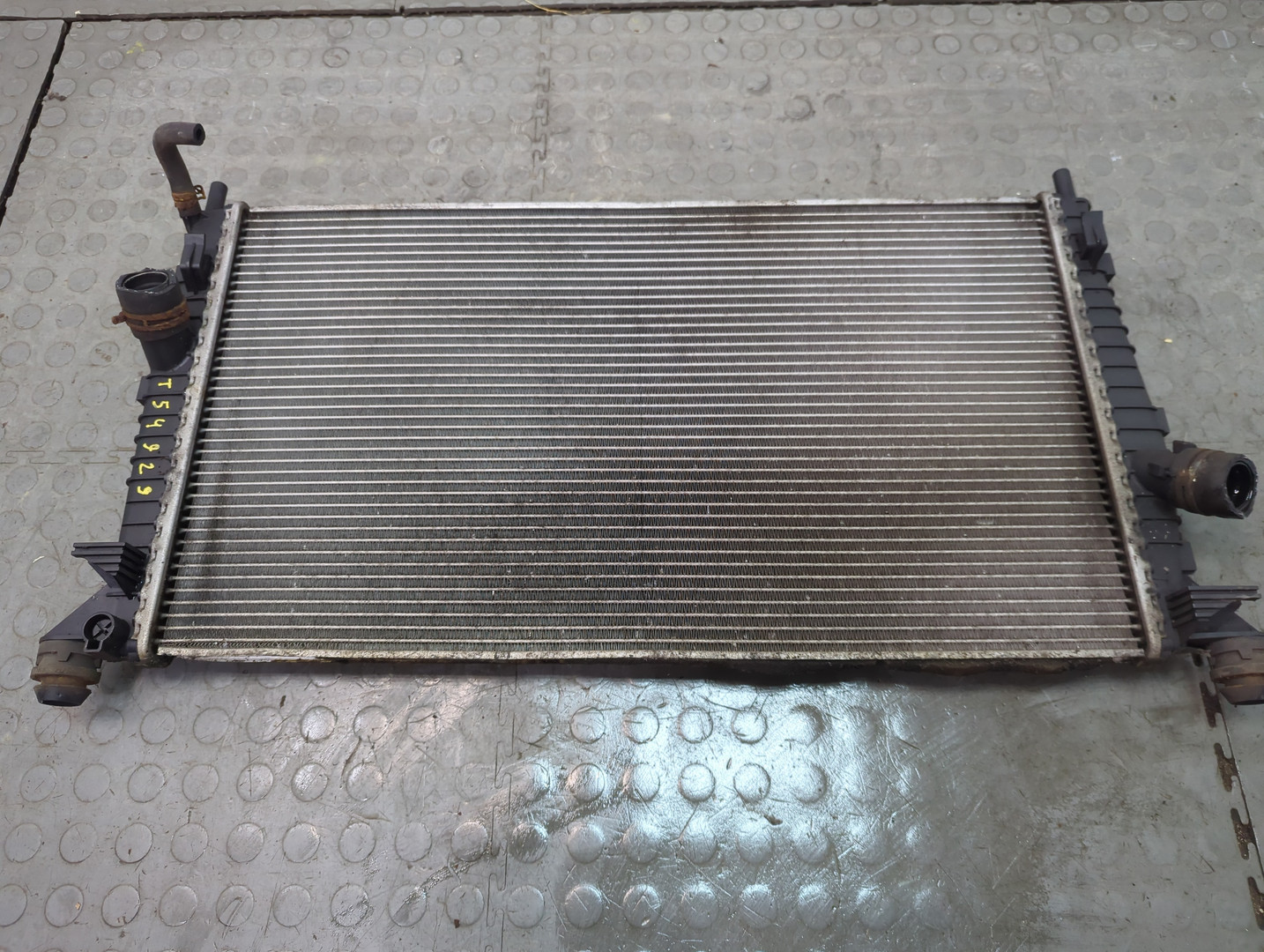 Радиатор охлаждения двигателя основной