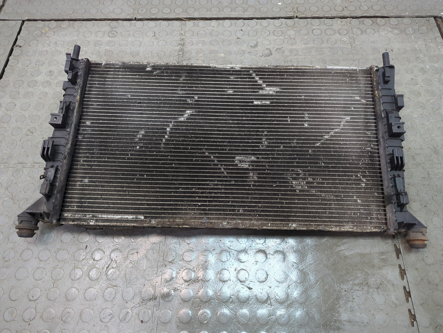 Радиатор охлаждения двигателя основной