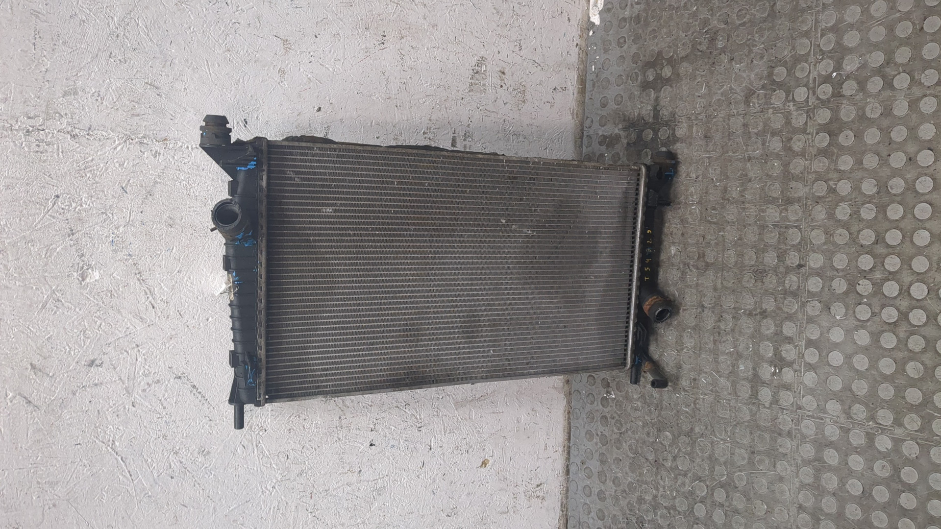 Радиатор охлаждения двигателя основной