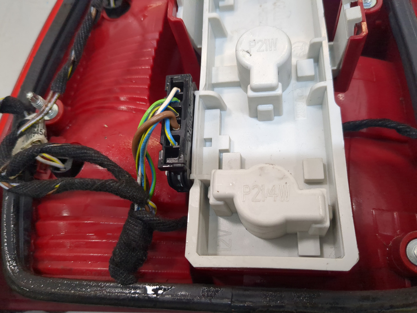 Фонарь задний правый