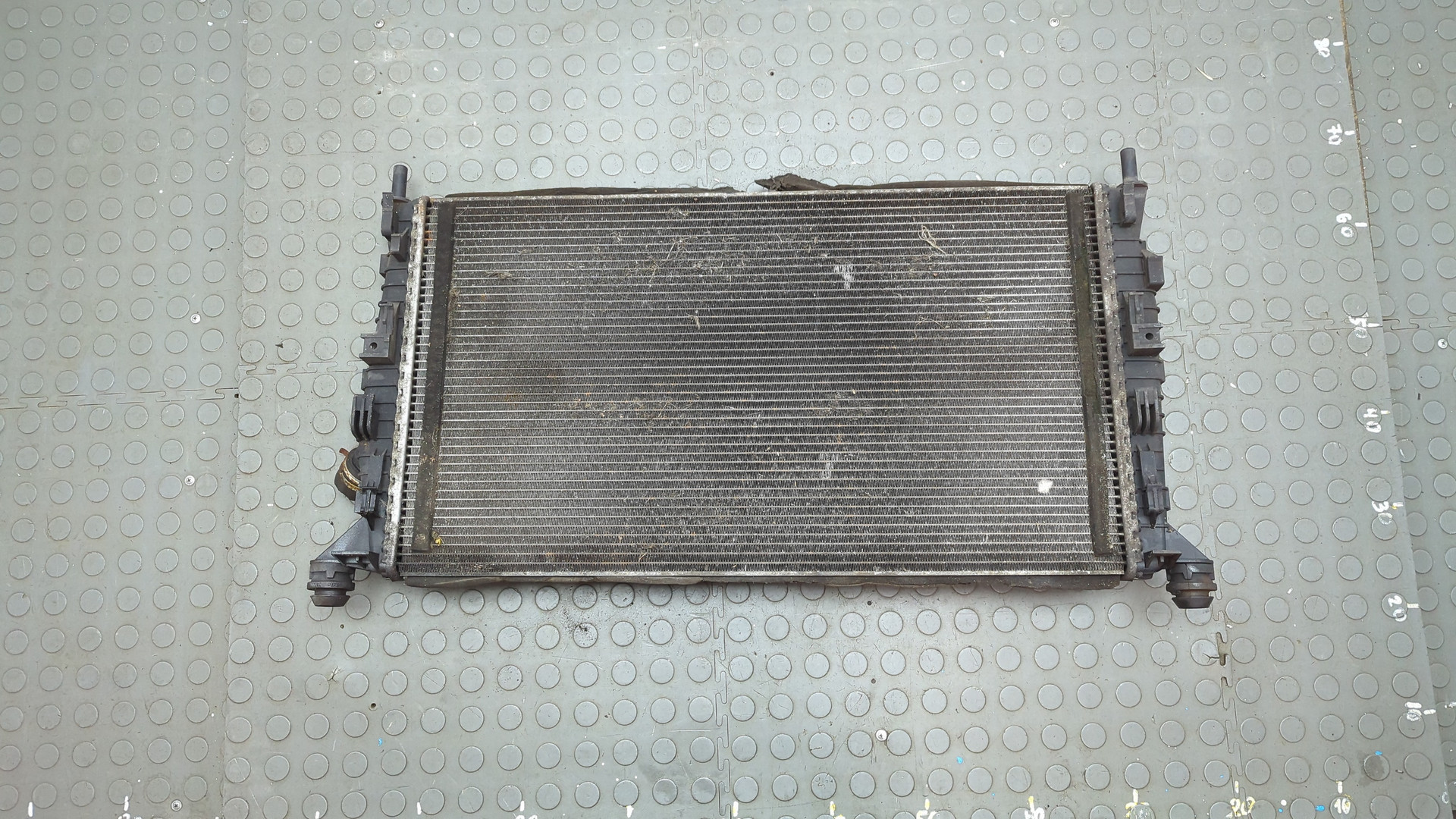 Радиатор охлаждения двигателя основной