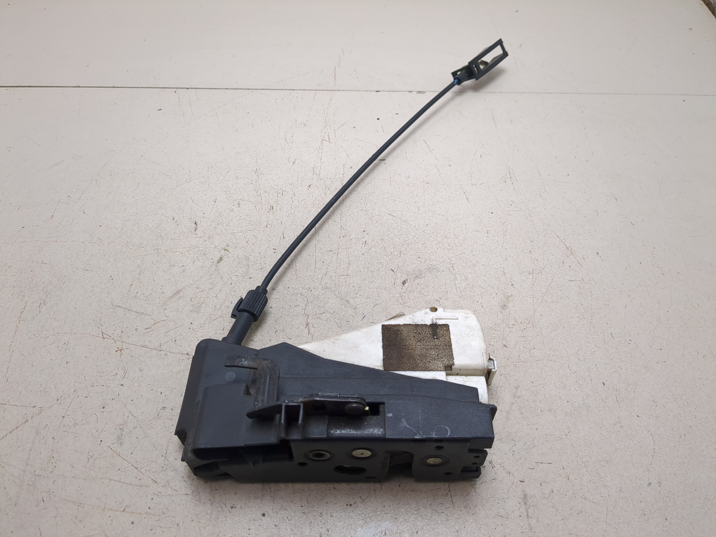 Замок двери задней правой