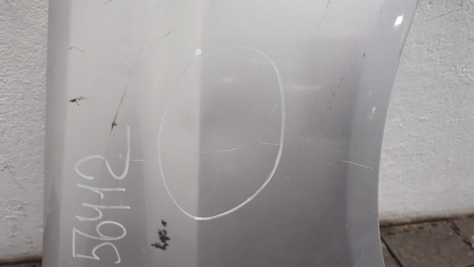 Крыло переднее правое