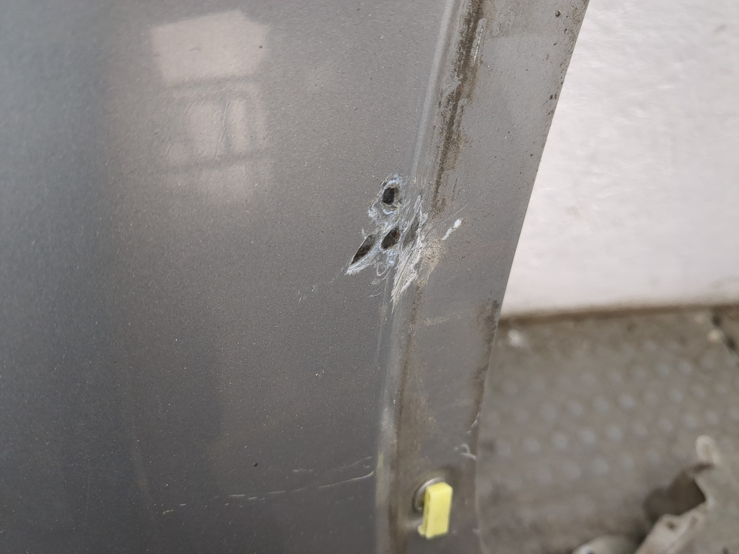 Крыло переднее правое