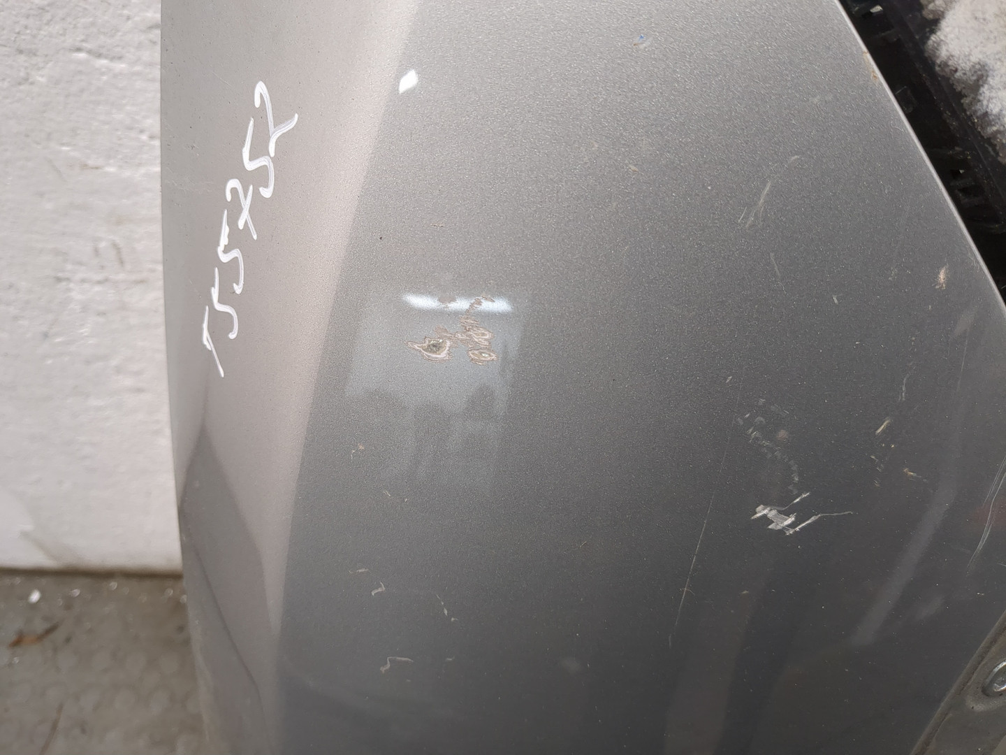 Крыло переднее правое