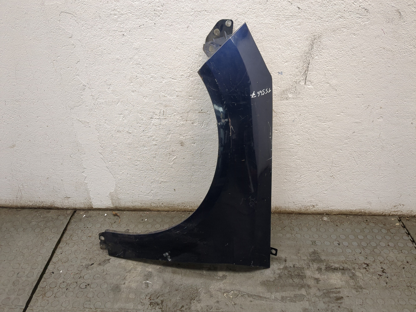 Крыло переднее левое