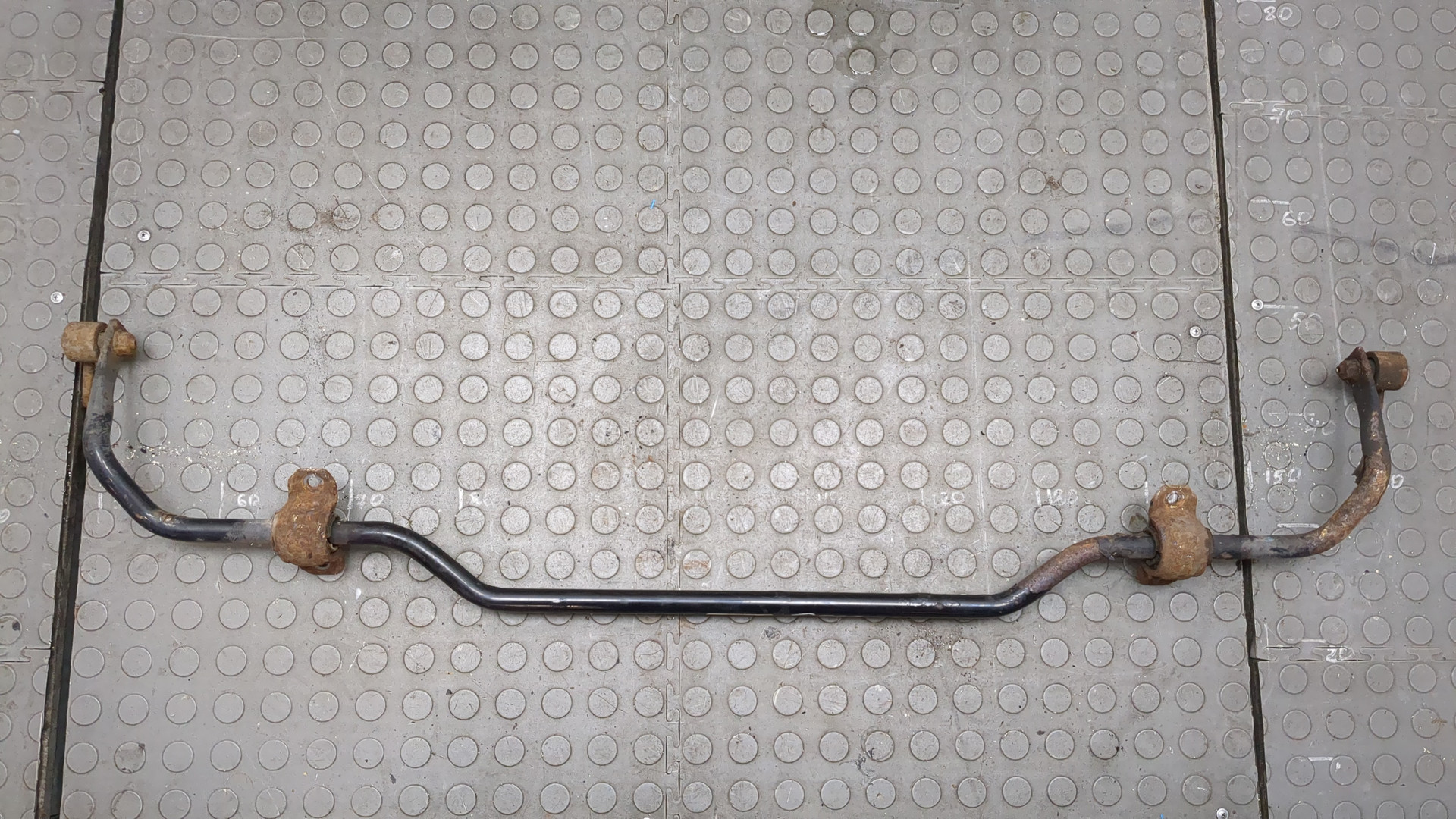 Стабилизатор передний