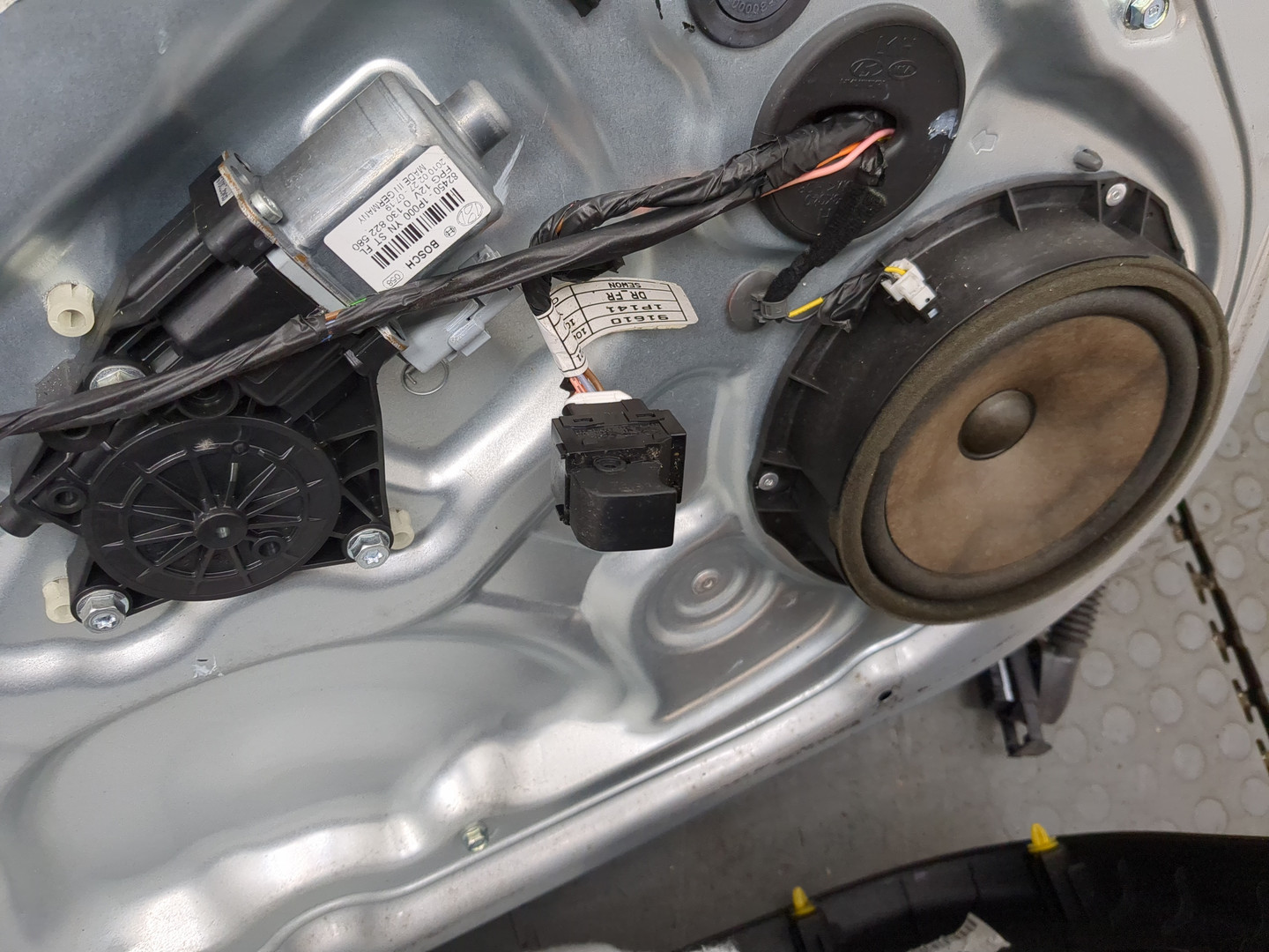 Дверь передняя левая