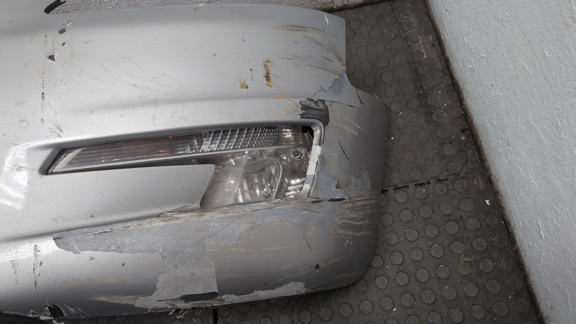 Бампер передний