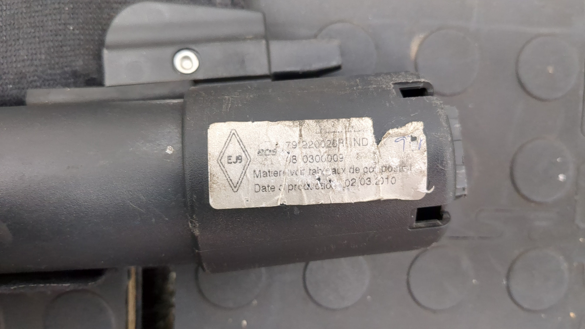 Шторка багажника