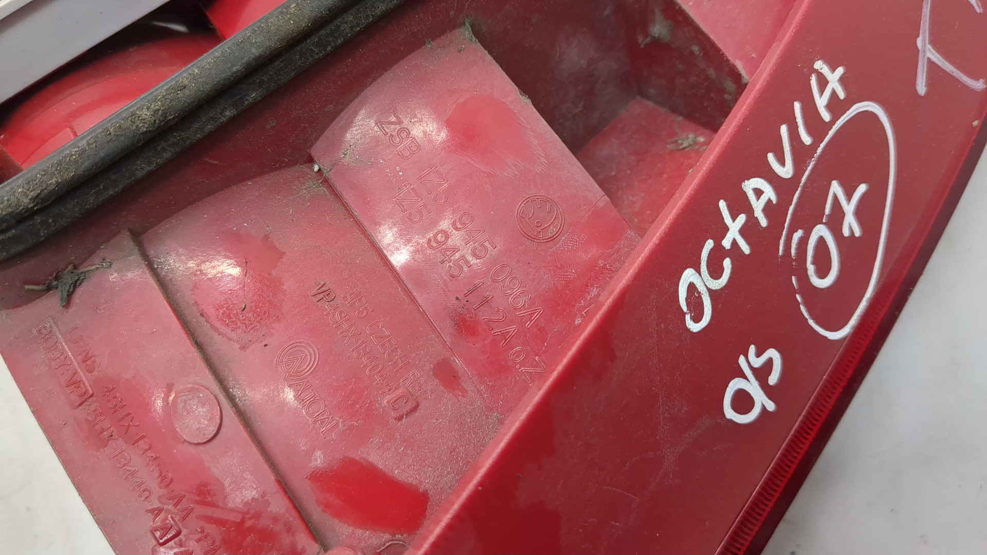 Фонарь задний правый