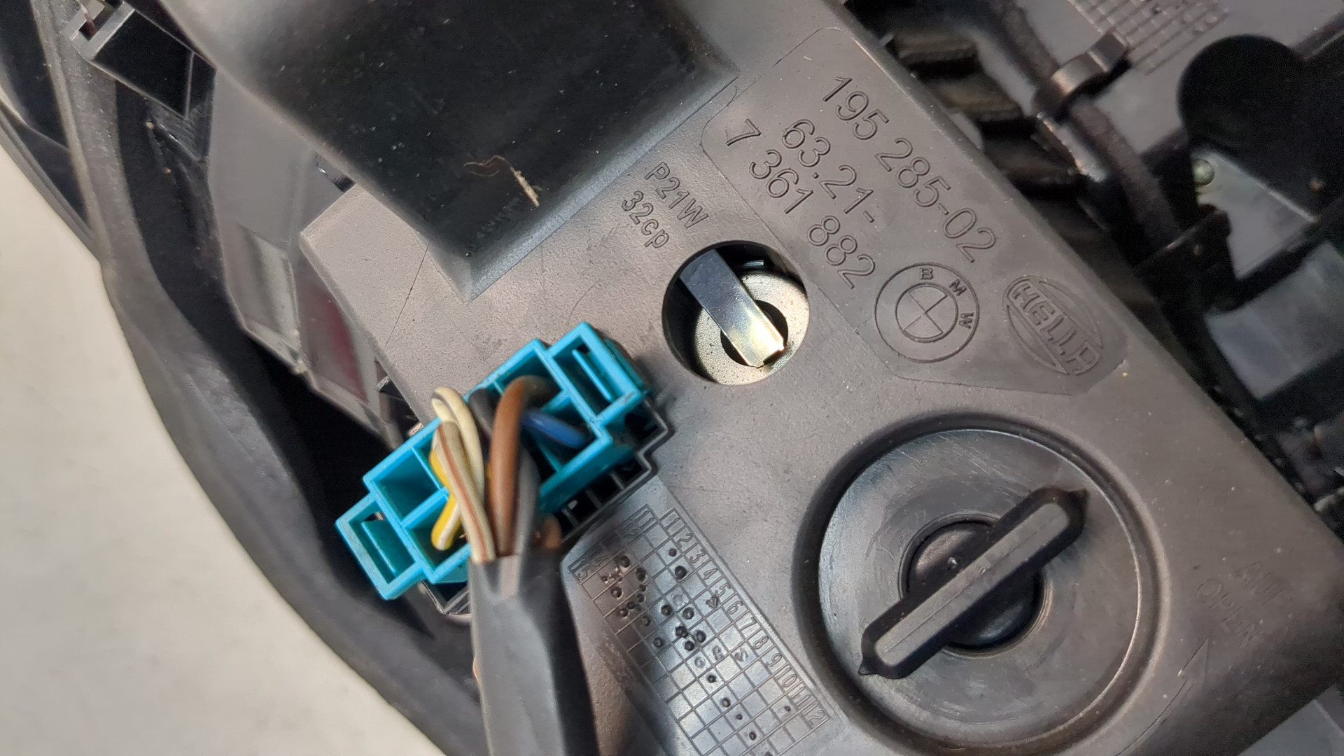 Фонарь задний правый