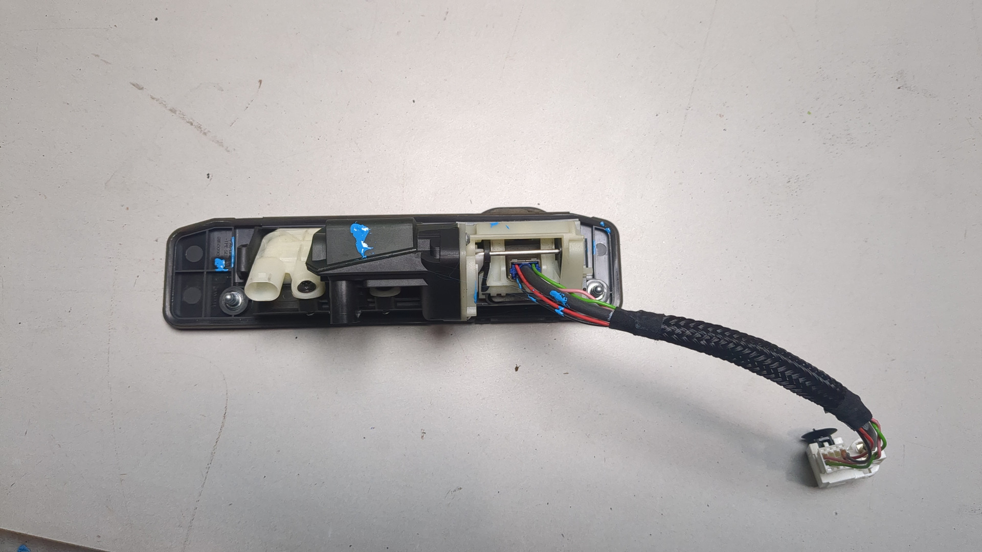 Ручка двери багажника наружная