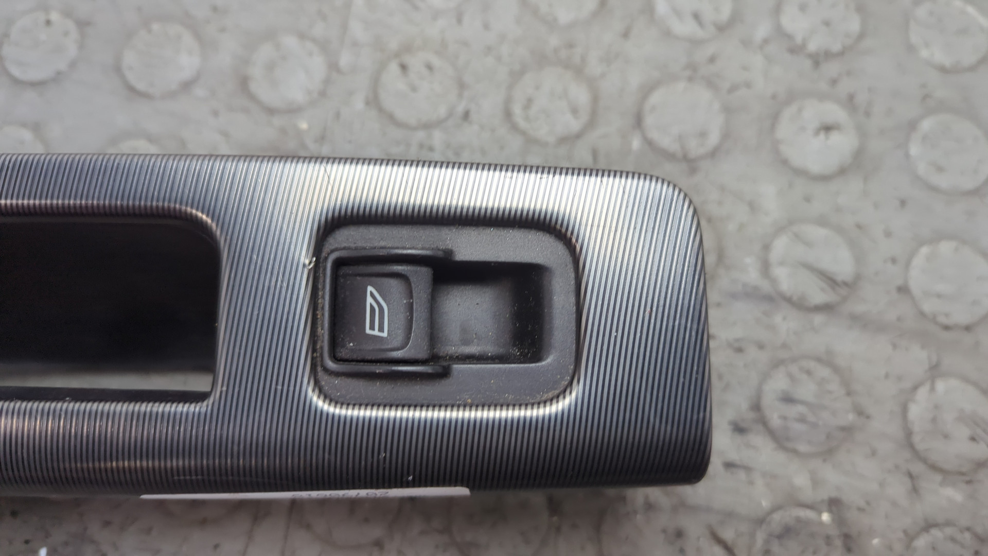 Кнопка стеклоподъемника