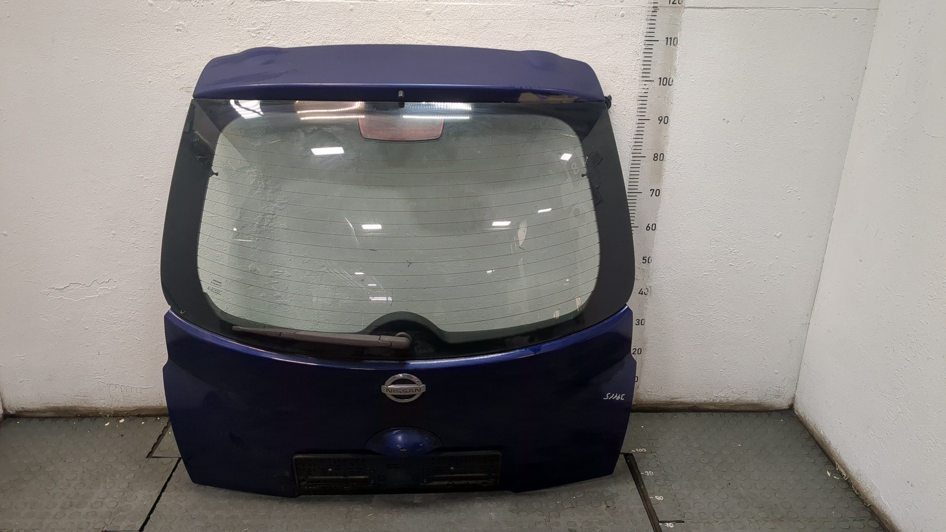 Дверь багажника