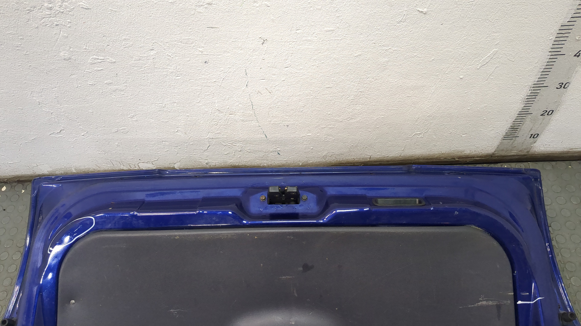 Дверь багажника