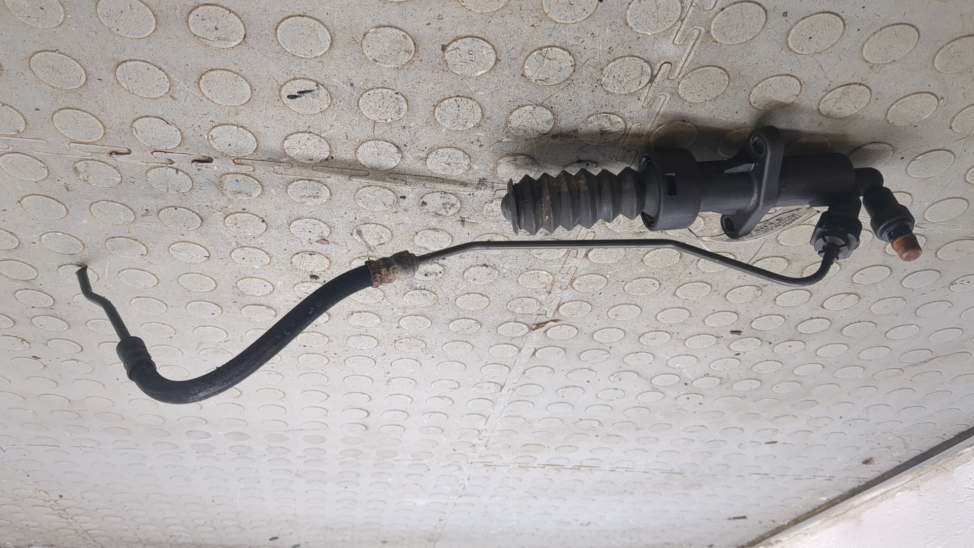 Цилиндр сцепления рабочий