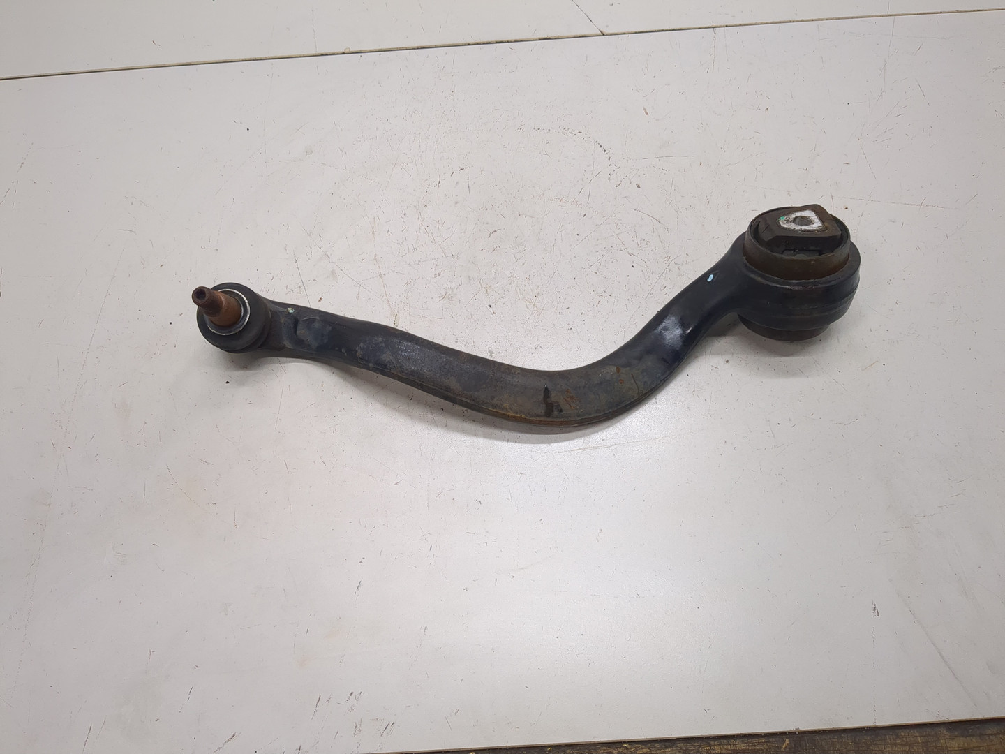 Рычаг передний правый