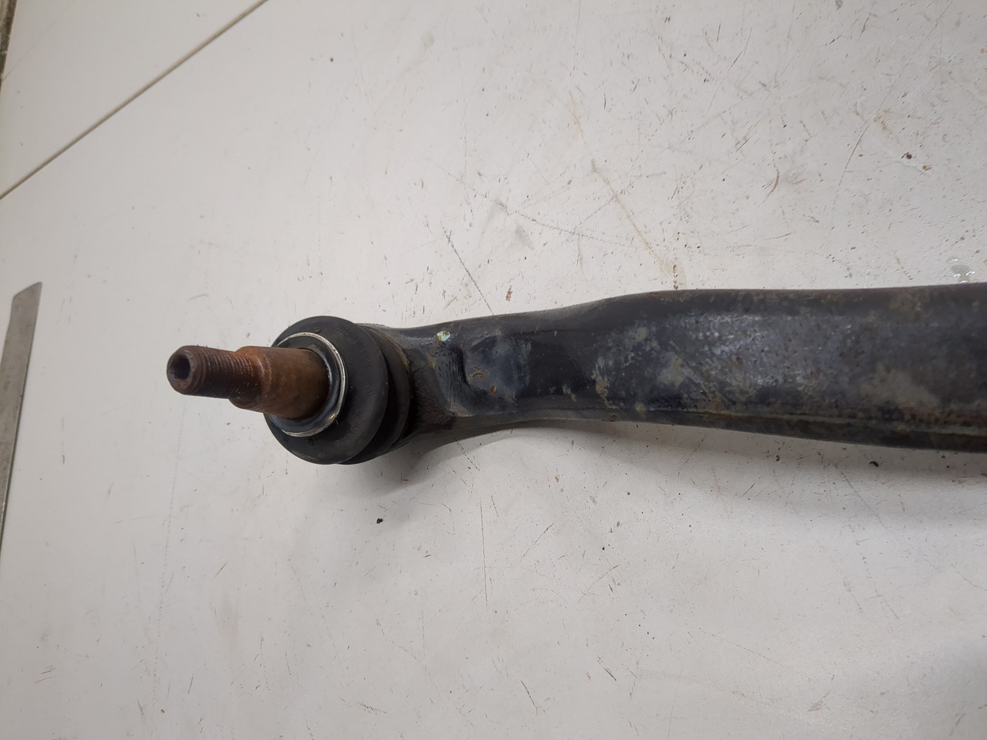 Рычаг передний правый