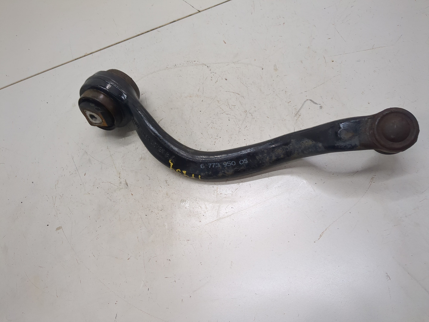 Рычаг передний правый