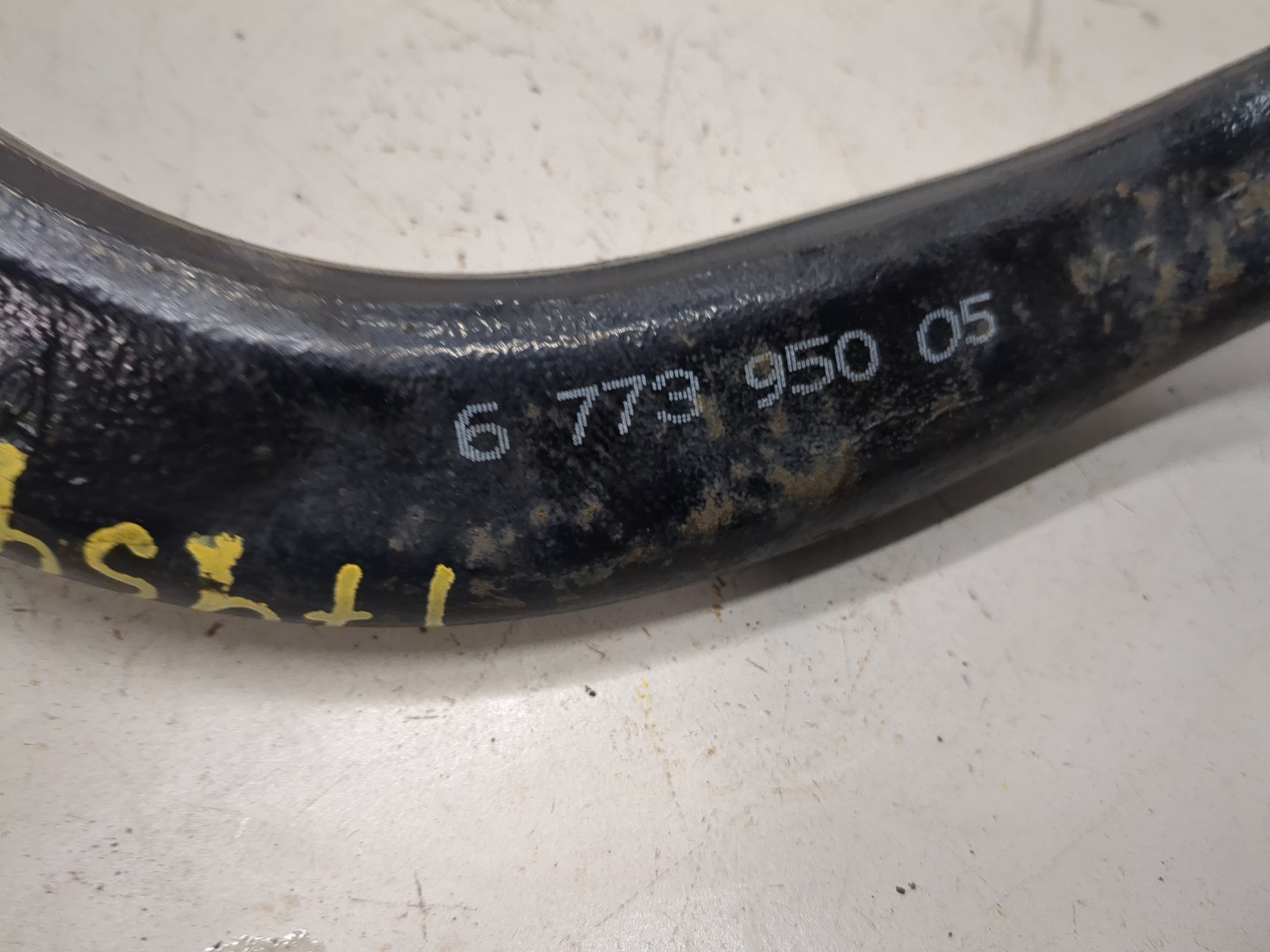 Рычаг передний правый