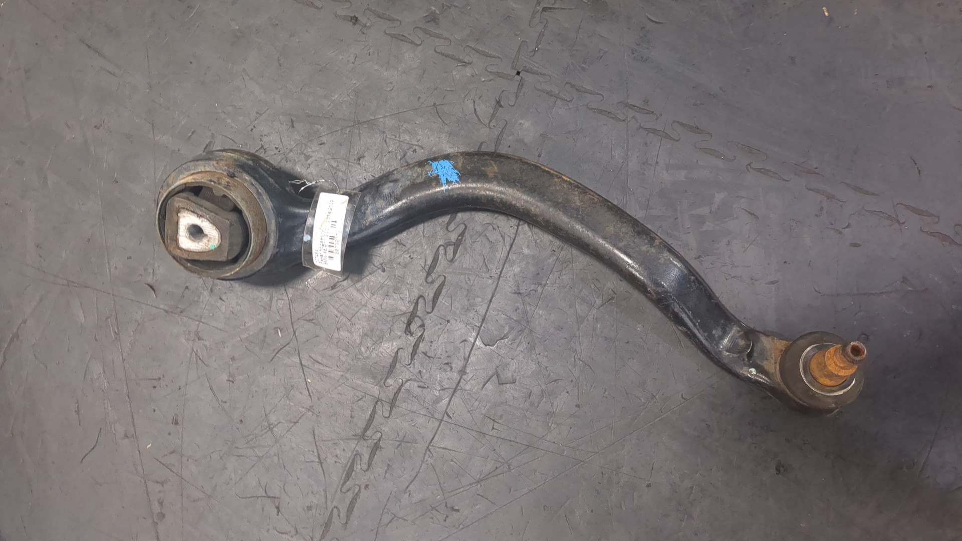 Рычаг передний правый