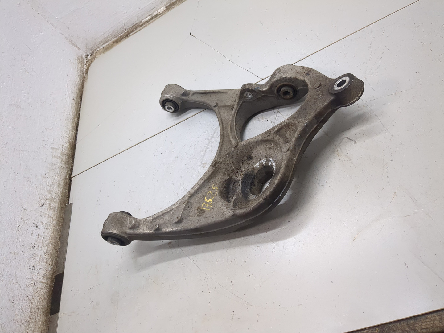 Рычаг задний левый