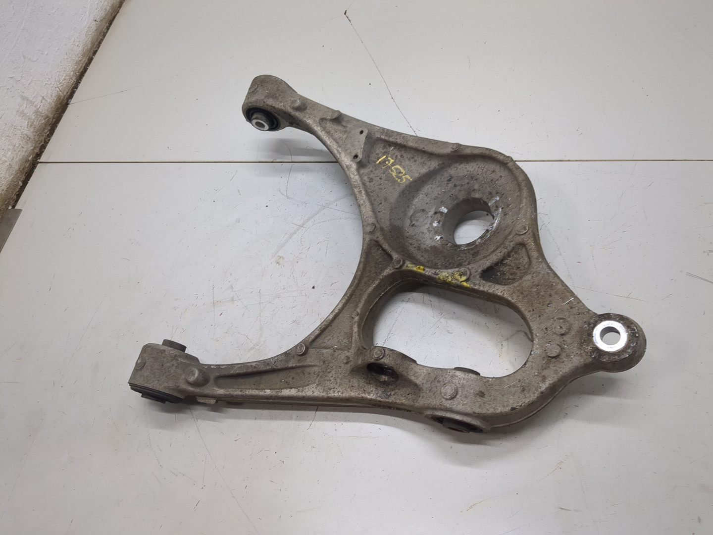 Рычаг задний правый