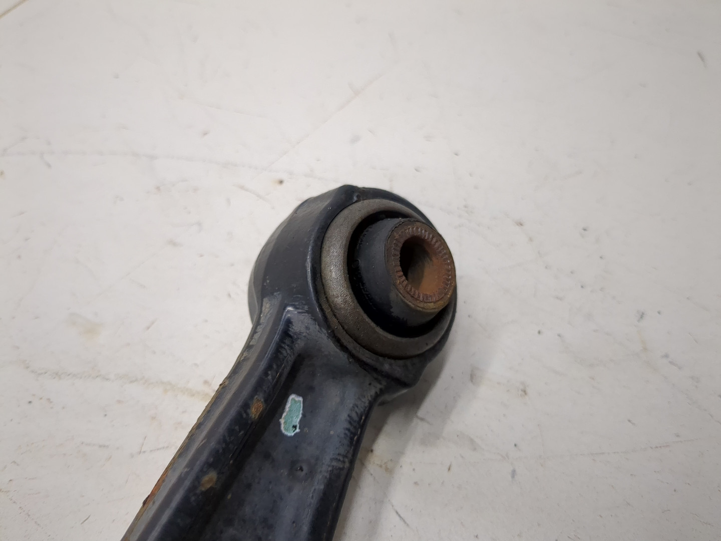 Рычаг передний правый